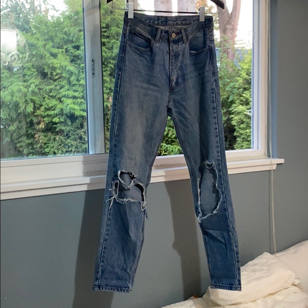 Brandy Melville Mom jeans (ripped)